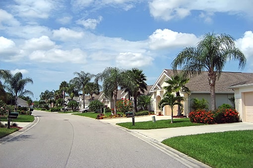 An image of houses in series at florida
