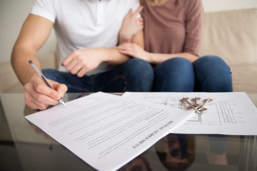 shutterstock_622355531 (1)-min a couple of persons signing a lease
